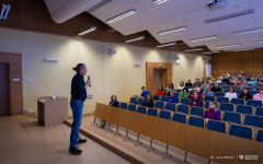 2026-01-23-Wykład-PZP-o Szczęściu, którego szukamy tam, gdzie go nie ma-PZP-Dostępna PB-fot-Iryna-Mikhno-PB