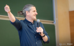 2026-01-23-Wykład-PZP-o Szczęściu, którego szukamy tam, gdzie go nie ma-PZP-Dostępna PB-fot-Iryna-Mikhno-PB