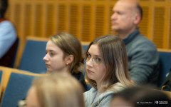 2026-01-23-Wykład-PZP-o Szczęściu, którego szukamy tam, gdzie go nie ma-PZP-Dostępna PB-fot-Iryna-Mikhno-PB