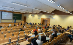 2026-01-23-Wykład-PZP-o Szczęściu, którego szukamy tam, gdzie go nie ma-PZP-Dostępna PB-fot-Iryna-Mikhno-PB