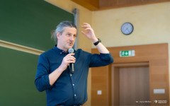 2026-01-23-Wykład-PZP-o Szczęściu, którego szukamy tam, gdzie go nie ma-PZP-Dostępna PB-fot-Iryna-Mikhno-PB