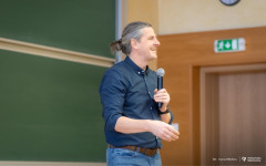 2026-01-23-Wykład-PZP-o Szczęściu, którego szukamy tam, gdzie go nie ma-PZP-Dostępna PB-fot-Iryna-Mikhno-PB