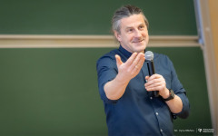 2026-01-23-Wykład-PZP-o Szczęściu, którego szukamy tam, gdzie go nie ma-PZP-Dostępna PB-fot-Iryna-Mikhno-PB