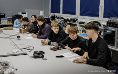 Projekty-studentów-I-roku-mechatroniki-i-AiR-fot-Maciej-Giedrojć-Juraha-PB