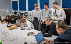 Projekty-studentów-I-roku-mechatroniki-i-AiR-fot-Maciej-Giedrojć-Juraha-PB