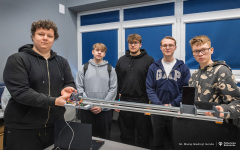 Projekty-studentów-I-roku-mechatroniki-i-AiR-fot-Maciej-Giedrojć-Juraha-PB