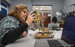 Projekty-studentów-I-roku-mechatroniki-i-AiR-fot-Maciej-Giedrojć-Juraha-PB
