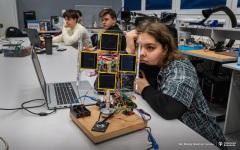 Projekty-studentów-I-roku-mechatroniki-i-AiR-fot-Maciej-Giedrojć-Juraha-PB