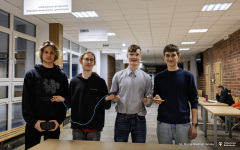 Projekty-studentów-I-roku-mechatroniki-i-AiR-fot-Maciej-Giedrojć-Juraha-PB