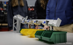 Projekty-studentów-I-roku-mechatroniki-i-AiR-fot-Maciej-Giedrojć-Juraha-PB