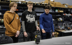 Projekty-studentów-I-roku-mechatroniki-i-AiR-fot-Maciej-Giedrojć-Juraha-PB