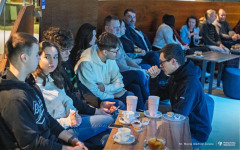 2026-02-26-Kawiarnia-Naukowa-Pułapki-myślenia-fot.-Maciej-Giedrojć-Juraha-PB