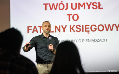 2026-02-26-Kawiarnia-Naukowa-Pułapki-myślenia-fot.-Maciej-Giedrojć-Juraha-PB