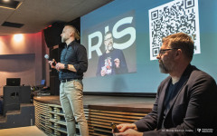 2026-02-26-Kawiarnia-Naukowa-Pułapki-myślenia-fot.-Maciej-Giedrojć-Juraha-PB