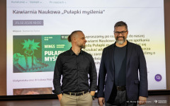 2026-02-26-Kawiarnia-Naukowa-Pułapki-myślenia-fot.-Maciej-Giedrojć-Juraha-PB