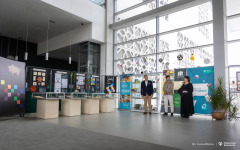 2026-06-16-otwarcie-wystawy-Barwy-Matematyki-w-Bibliotece-PB-fot-Iryna-Mikhno-PB