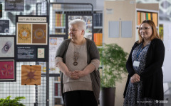 2026-06-16-otwarcie-wystawy-Barwy-Matematyki-w-Bibliotece-PB-fot-Iryna-Mikhno-PB