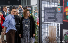 2026-06-16-otwarcie-wystawy-Barwy-Matematyki-w-Bibliotece-PB-fot-Iryna-Mikhno-PB