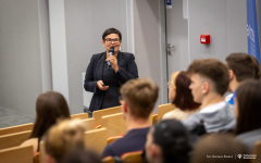 2025-11-21-Across-fot-Dariusz-Piekut-PB