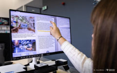 2025-10-10-nowe urządzenie-w-Bibliotece-PB-fot-Iryna-Mikhno-PB