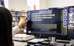 2025-10-10-nowe urządzenie-w-Bibliotece-PB-fot-Iryna-Mikhno-PB