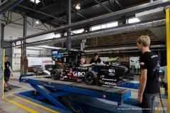 Zespół Cerber Motorsport z Politechniki Białostockiej pracuje nad bolidem CMS-08 w Hali Maszyn Wydziału Mechanicznego, fot. Agnieszka Sakowicz-Stasiulewicz