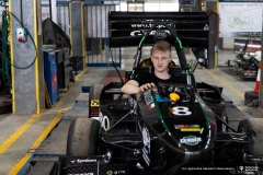 Zespół Cerber Motorsport z Politechniki Białostockiej pracuje nad bolidem CMS-08 w Hali Maszyn Wydziału Mechanicznego, fot. Agnieszka Sakowicz-Stasiulewicz