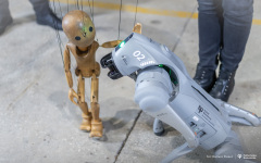 2025-04-02-Marionetka-cyberpies_fot-Dariusz-Piekut-PB
