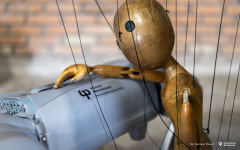 2025-04-02-Marionetka-cyberpies_fot-Dariusz-Piekut-PB