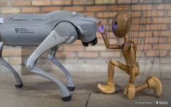 2025-04-02-Marionetka-cyberpies_fot-Dariusz-Piekut-PB