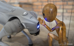 2025-04-02-Marionetka-cyberpies_fot-Dariusz-Piekut-PB