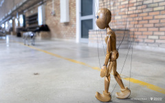 2025-04-02-Marionetka-cyberpies_fot-Dariusz-Piekut-PB