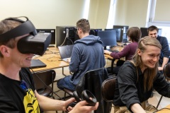 Studenci Wydziału Informatyki Politechniki Białostockiej w sali komputerowej fot_Agnieszka_Sakowicz_Stasiulewicz_PB-6