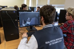 Studenci Wydziału Informatyki Politechniki Białostockiej w sali komputerowej fot_Agnieszka_Sakowicz_Stasiulewicz_PB-6