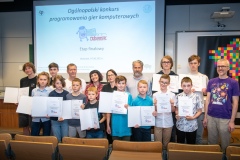 Pamiatkowe-zdjecie-laureatow-konkursu-pisania-gier-Dzemik-2023-na-Wydziale-Informatyki_foto-Iryna-Mikhno-31