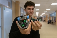 Uczestnik konkursu El-Robo-Mech z urządzeniem _fot.Dariusz-Piekut_PB-56