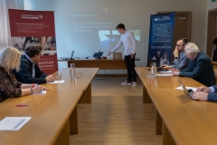 Prezentacja uczestnika konkursu  El-Robo-Mech przed komisją konkursową_fot.Dariusz-Piekut_PB-8