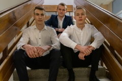 Trzech młodych konstruktorów w oczekiwaniu na werdykt komisji konkursu-El-Robo-Mech_fot.Dariusz-Piekut_PB-85