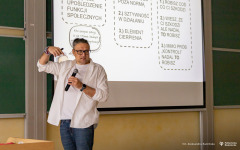 2026-02-27 "Wykład Etanol, czyli pomiędzy przyjemnością a cierpieniem" fot. Aleksandra Kamińska PB