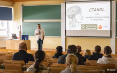 2026-02-27 "Wykład Etanol, czyli pomiędzy przyjemnością a cierpieniem" fot. Aleksandra Kamińska PB