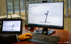 Studenci oraz pracownicy z WM zaprojektowali prototyp adaptera umożliwiającego zamocowanie płóz na hulajnodze_fot.Dariusz Piekut_PB