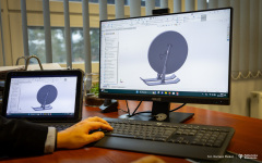 Studenci oraz pracownicy z WM zaprojektowali prototyp adaptera umożliwiającego zamocowanie płóz na hulajnodze_fot.Dariusz Piekut_PB