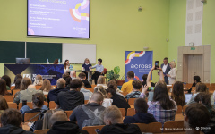 2025-05-29-Uniwersytet-Europejski-Across-debata-inkluzywność-i-równość-fot-Maciej-Giedrojc-Juraha