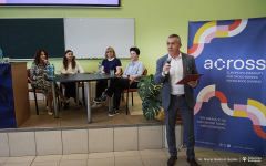 2025-05-29-Uniwersytet-Europejski-Across-debata-inkluzywność-i-równość-fot-Maciej-Giedrojc-Juraha