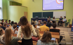 2025-05-29-Uniwersytet-Europejski-Across-debata-inkluzywność-i-równość-fot-Maciej-Giedrojc-Juraha