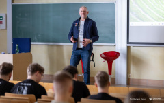 2025-04-02-Jarosław-Kazberuk-spotkanie-z-studentami-WM-fot-Dariusz-Piekut-PB