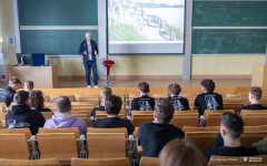2025-04-02-Jarosław-Kazberuk-spotkanie-z-studentami-WM-fot-Dariusz-Piekut-PB