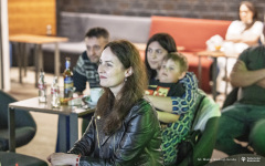 2026-04-24-kawiarnia-naukowa-bez-ruchu-fot-Maciej-Giedrojc-Juraha