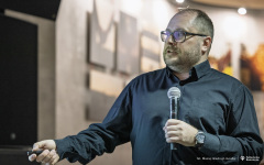 2026-04-24-kawiarnia-naukowa-bez-ruchu-fot-Maciej-Giedrojc-Juraha