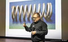 2026-04-24-kawiarnia-naukowa-bez-ruchu-fot-Maciej-Giedrojc-Juraha